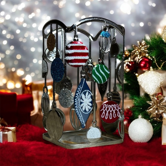 Bath & Body Works SOAP Sleeve Holder
CHRISTMS ORNAMENT SOAP HOLDER
Holder - Picture 2 of 16